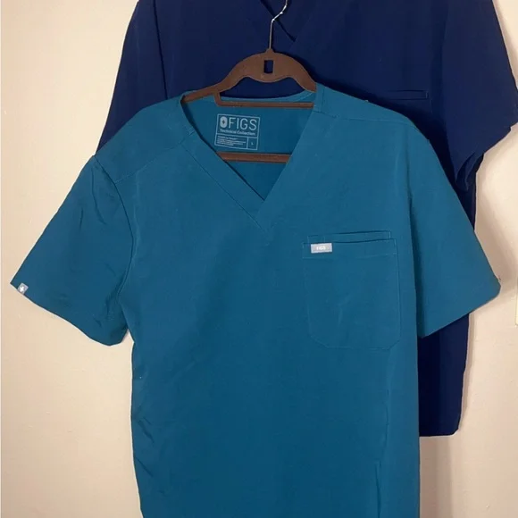 Set (2) Figs Men's Techical Collectiom Navy Short Sleeve Shirts #L00 - Picture 1 of 14